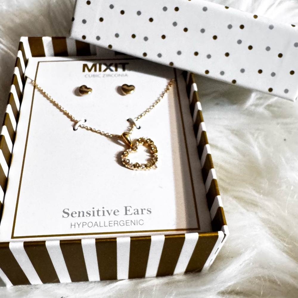 JCPenney Gold Heart Necklace and Earrings Set